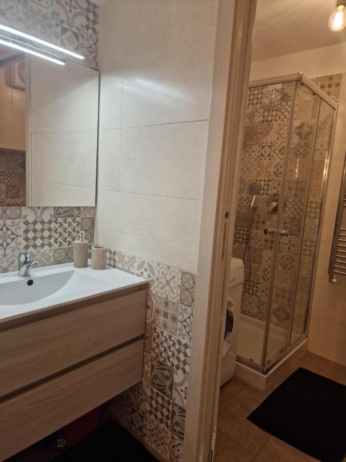 Apartamento Regina Milano In Porta Romana 2 - Sky Tv, Wifi E Breakfast Box Exterior foto