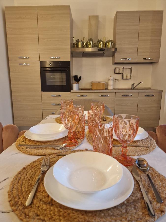 Apartamento Regina Milano In Porta Romana 2 - Sky Tv, Wifi E Breakfast Box Exterior foto